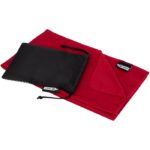 MP3228970 toalla refrescante deportiva de pet reciclado con bolsa rojo plastico pet reciclado 1