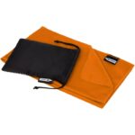 MP3228980 toalla refrescante deportiva de pet reciclado con bolsa naranja plastico pet reciclado 1