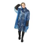 MP3357420 poncho de lluvia desechable de material reciclado con bolsa de almacenamiento azul plastic 4