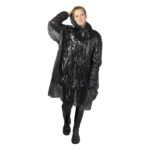 MP3357440 poncho de lluvia desechable de material reciclado con bolsa de almacenamiento negro plasti 4